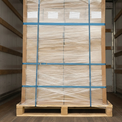 Palette mit Kantenschutz in Transporter